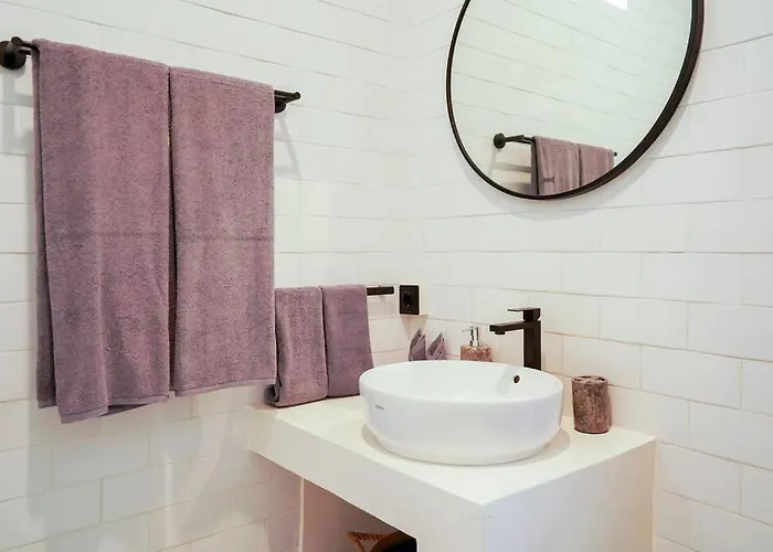 Muscle 2br , Echo Beach, *