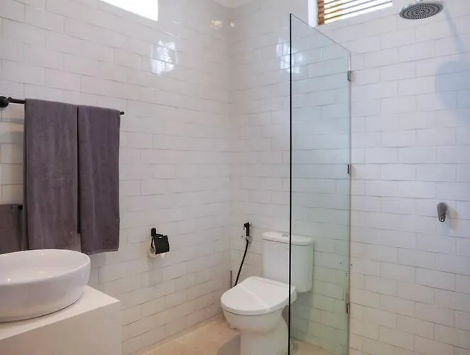 Muscle 2br , Echo Beach,